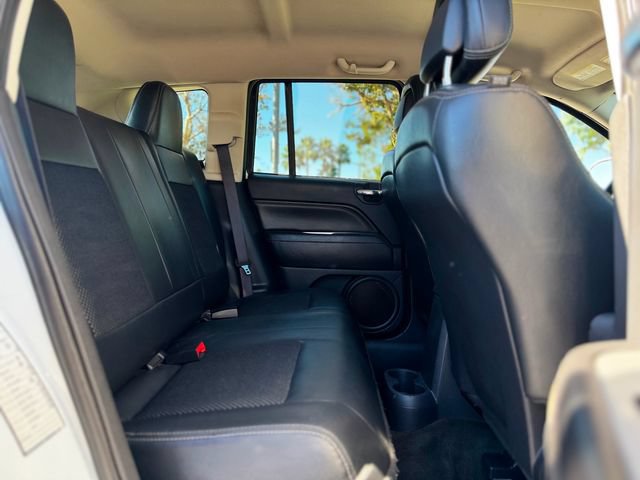 Used 2017 Jeep Compass Latitude FWD image 32