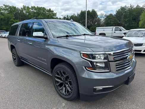 Used 2020 Chevrolet Suburban Premier w/ Premier Plus Edition AWD/4WD image 3