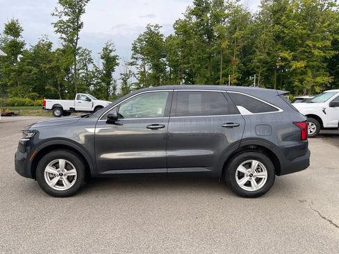 Used 2023 Kia Sorento LX AWD/4WD image 3