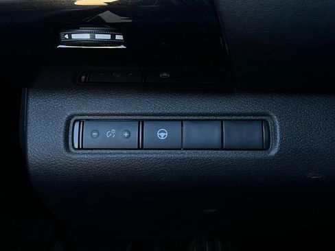 Used 2024 Nissan Pathfinder SV image 22