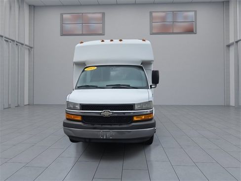 Used 2013 Chevrolet Express 3500 w/ Shuttle Bus Package image 7