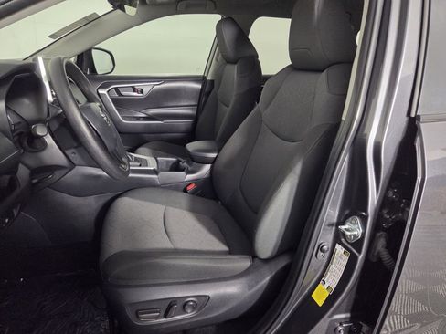 Used 2025 Toyota RAV4 XLE FWD image 10