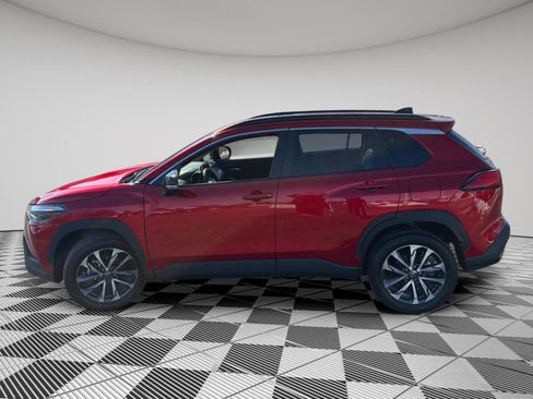 Used 2025 Toyota Corolla Cross XLE image 22