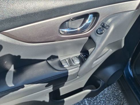 Used 2016 Nissan Rogue S AWD/4WD image 15
