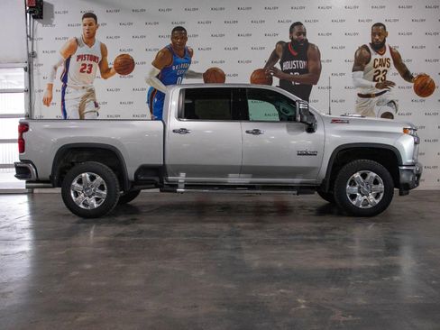 Used 2020 Chevrolet Silverado 2500 LTZ w/ LTZ Texas Edition image 17