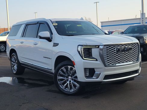 Used 2023 GMC Yukon XL Denali image 30