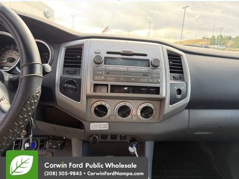 Used 2011 Toyota Tacoma 4x4 Access Cab V6 w/ TRD Sport Pkg image 10