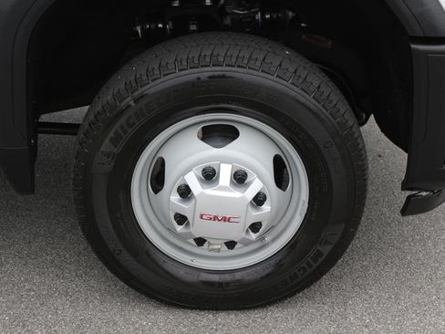 Used 2025 GMC Sierra 3500 Pro w/ Convenience Package AWD/4WD image 34