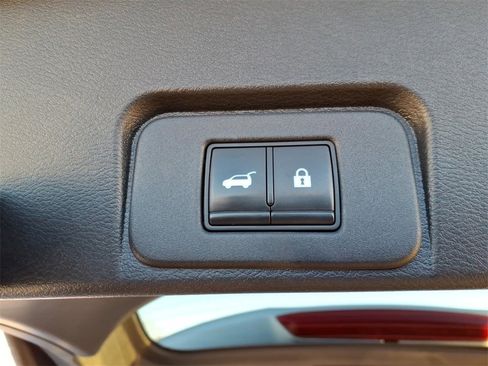 Certified 2022 Nissan Rogue SV w/ SV Premium Package image 9