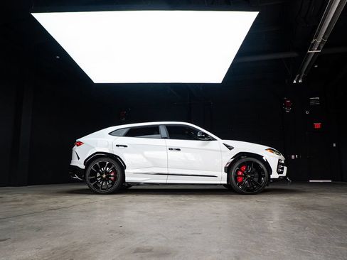 Used 2022 Lamborghini Urus AWD/4WD image 10