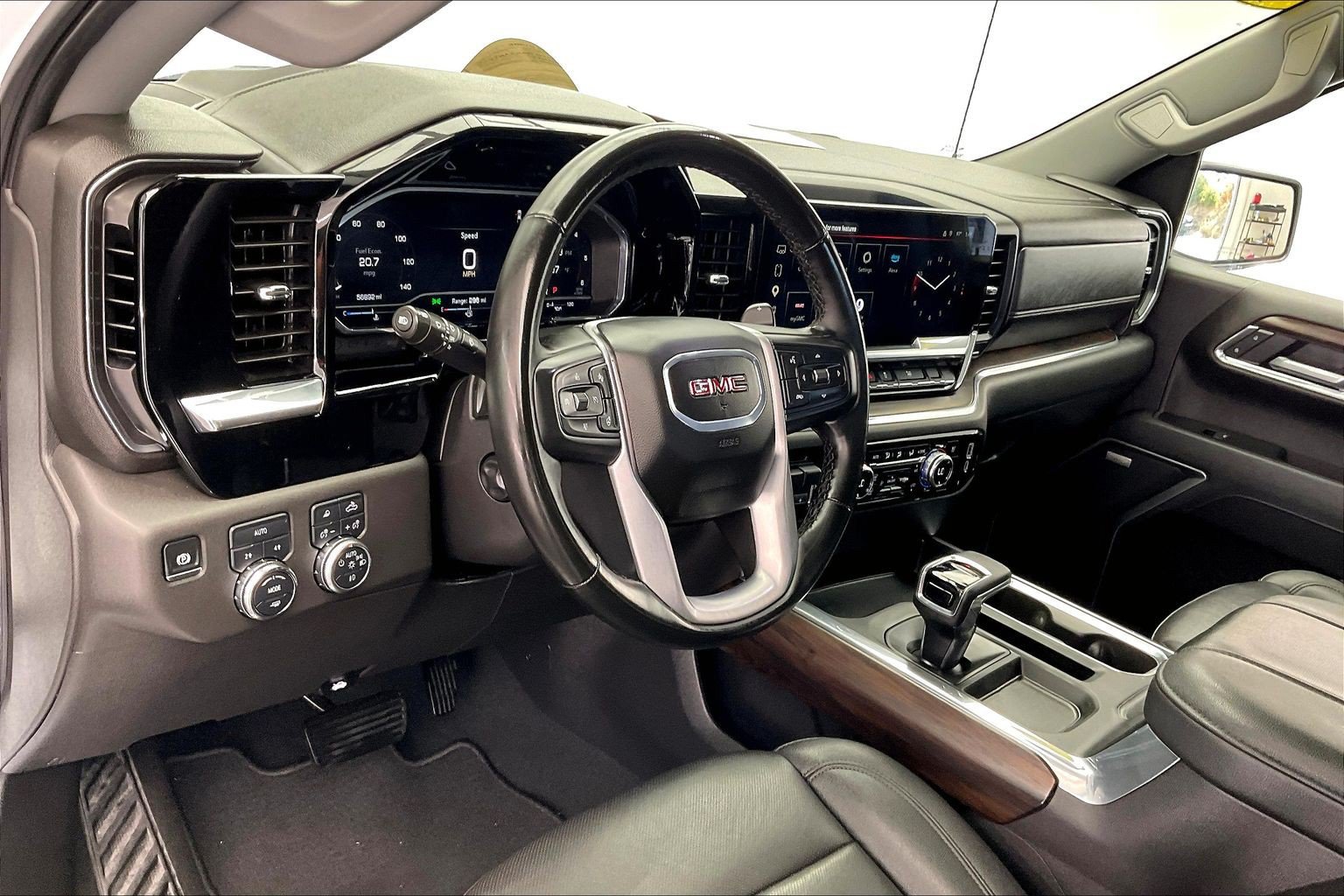 Used 2025 GMC Sierra 1500 SLT w/ SLT Premium Package AWD/4WD image 14