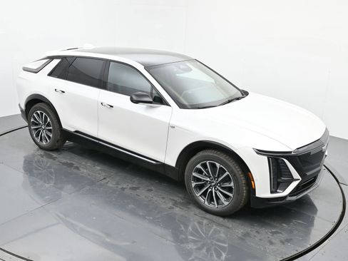 New 2025 Cadillac Lyriq Sport image 29