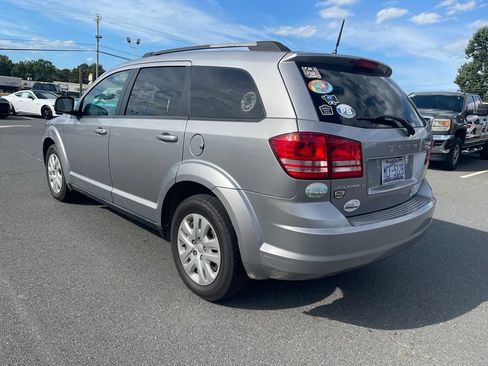 Used 2018 Dodge Journey SE w/ Popular Equipment Group FWD image 3