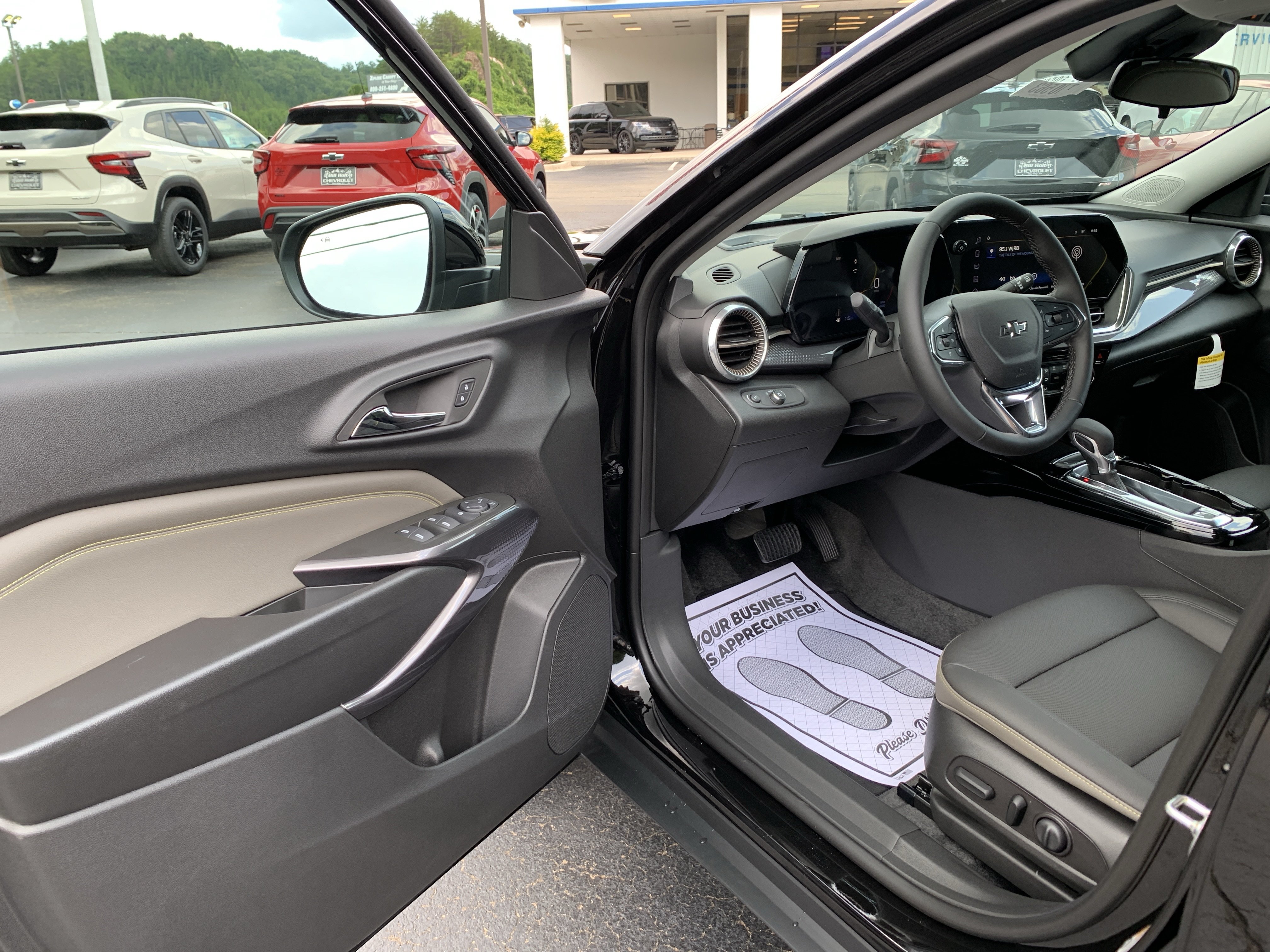 New 2026 Chevrolet Trax ACTIV w/ Driver Confidence Package FWD image 5