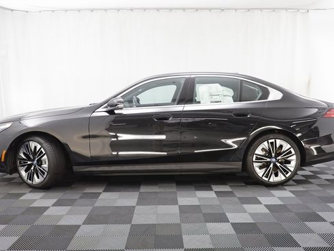 New 2025 BMW i5 xDrive40 w/ Premium Package image 5