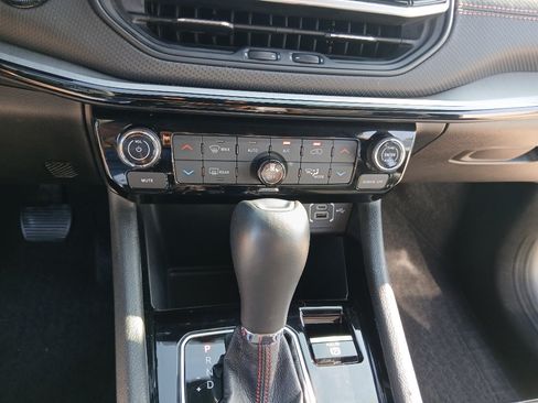 Used 2025 Jeep Compass Trailhawk AWD/4WD image 16