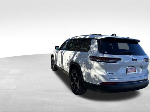 New 2025 Jeep Grand Cherokee L Altitude image 4
