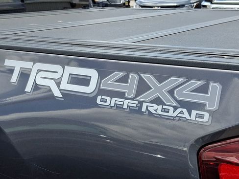 Used 2018 Toyota Tacoma TRD Off-Road AWD/4WD image 5