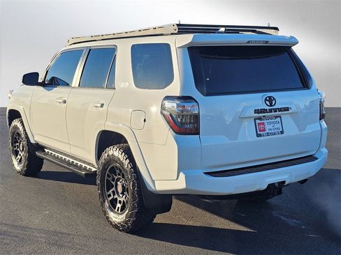 Used 2018 Toyota 4Runner SR5 Premium image 3
