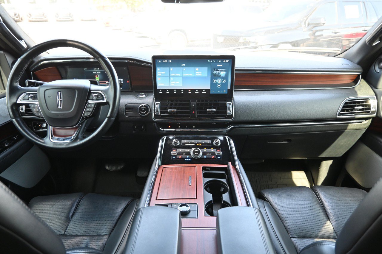 Used 2023 Lincoln Navigator Reserve AWD/4WD image 7