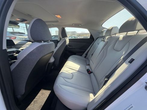 Used 2025 Hyundai Elantra Limited image 25