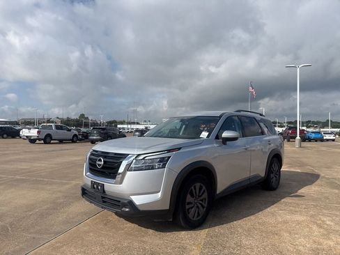 Used 2022 Nissan Pathfinder SV FWD image 9