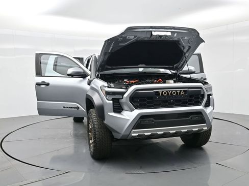 Used 2024 Toyota Tacoma Trailhunter image 39