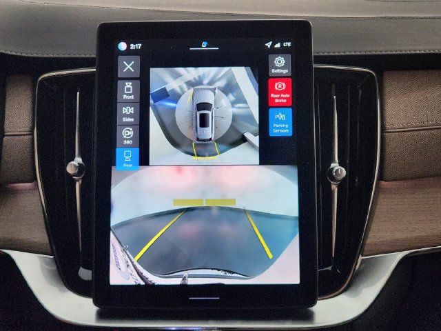Certified 2026 Volvo XC90 B6 Plus w/ Protection Package Premier AWD/4WD image 18