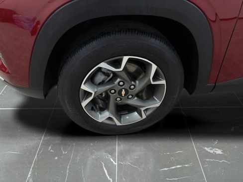 Used 2025 Chevrolet Trax LT w/ LT Convenience Package FWD image 26