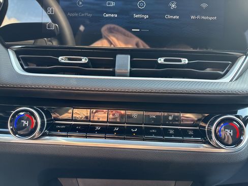 New 2026 Chevrolet Equinox LT image 18