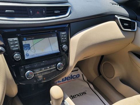 Used 2015 Nissan Rogue SV w/ SV Premium Package FWD image 21