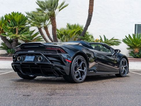 Used 2023 Lamborghini Huracan EVO AWD/4WD image 3