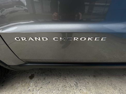 Used 2012 Jeep Grand Cherokee Altitude image 32