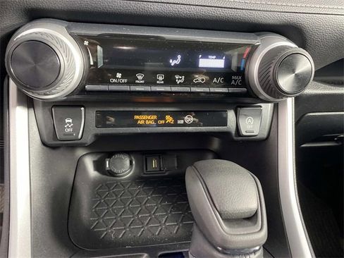 Used 2022 Toyota RAV4 LE image 21