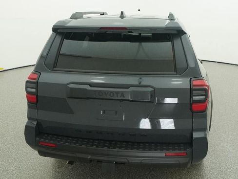 New 2026 Toyota 4Runner SR5 AWD/4WD image 40