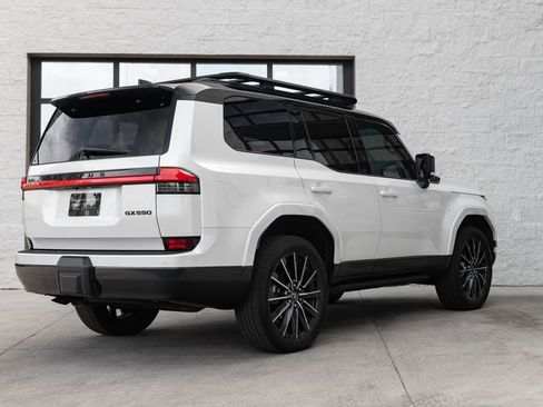 Used 2024 Lexus GX 550 w/ Accessory Package (31) image 15