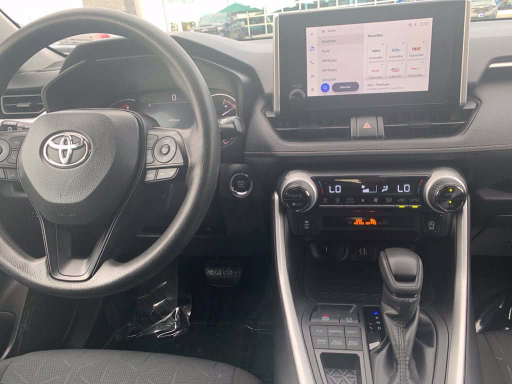 Used 2025 Toyota RAV4 XLE AWD/4WD image 11