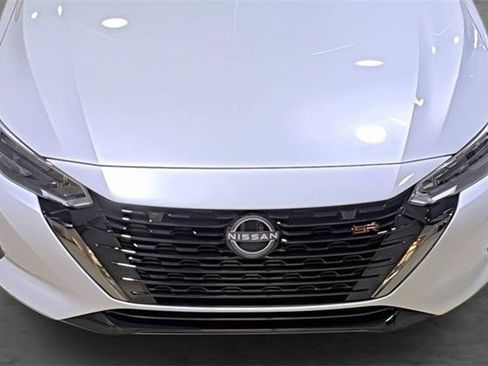 Used 2025 Nissan Sentra SR FWD image 16