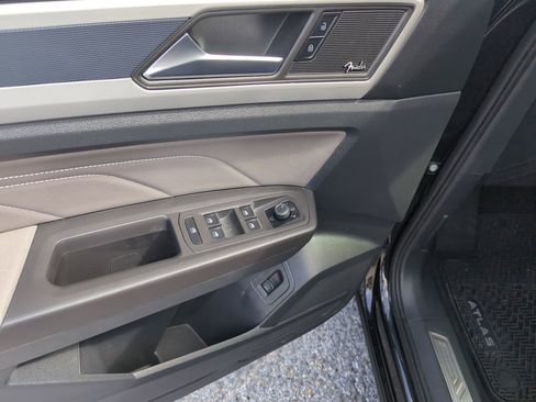 Used 2023 Volkswagen Atlas SEL Premium image 17
