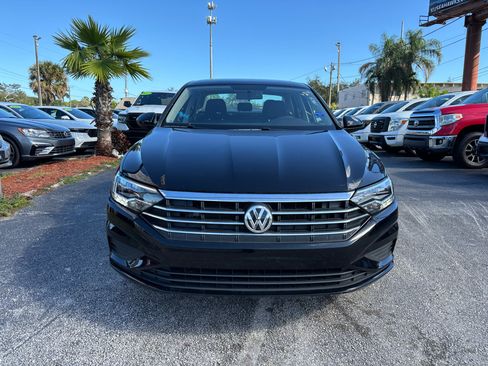Used 2019 Volkswagen Jetta SE image 2