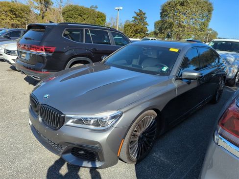 Used 2019 BMW 750i w/ Executive Package image 5