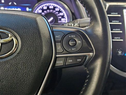 Used 2018 Toyota Camry XLE image 30