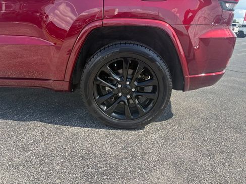 Used 2020 Jeep Grand Cherokee Altitude RWD image 9