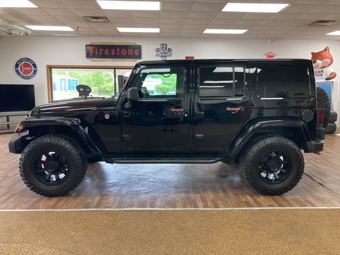 Used 2017 Jeep Wrangler Unlimited Rubicon AWD/4WD image 2