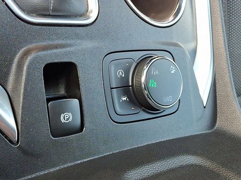 Used 2022 Chevrolet Traverse LT image 21