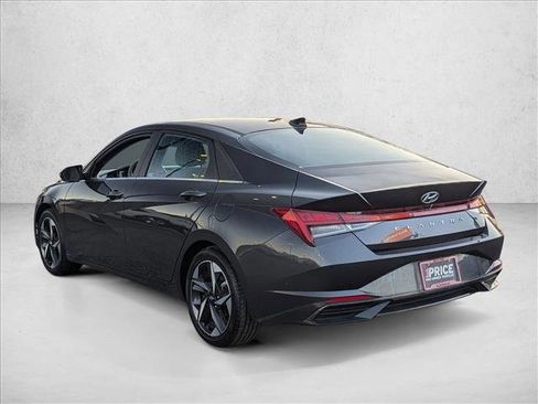 Certified 2022 Hyundai Elantra SEL w/ Convenience + Premium Package image 8