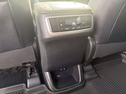 Used 2019 Toyota Highlander XLE image 37