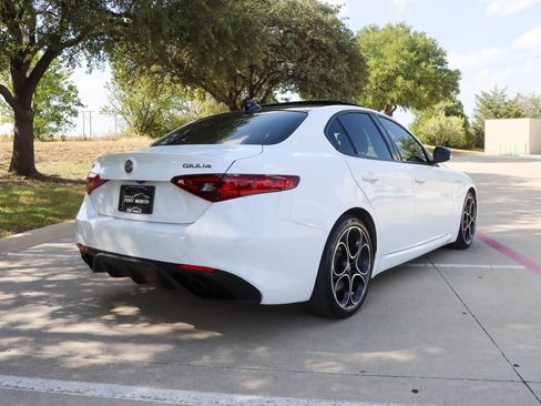 Used 2022 Alfa Romeo Giulia Veloce RWD image 7
