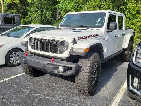 Used 2025 Jeep Gladiator Rubicon AWD/4WD image 3