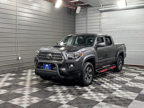 Used 2017 Toyota Tacoma TRD Sport image 42